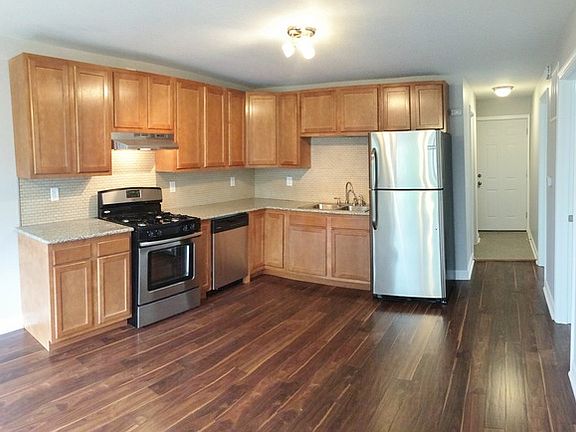 4th image of 42420 N Poplar St