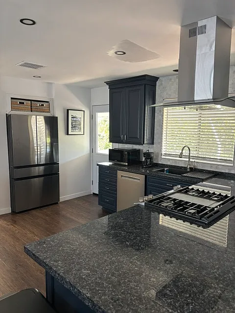 1212 H St #200