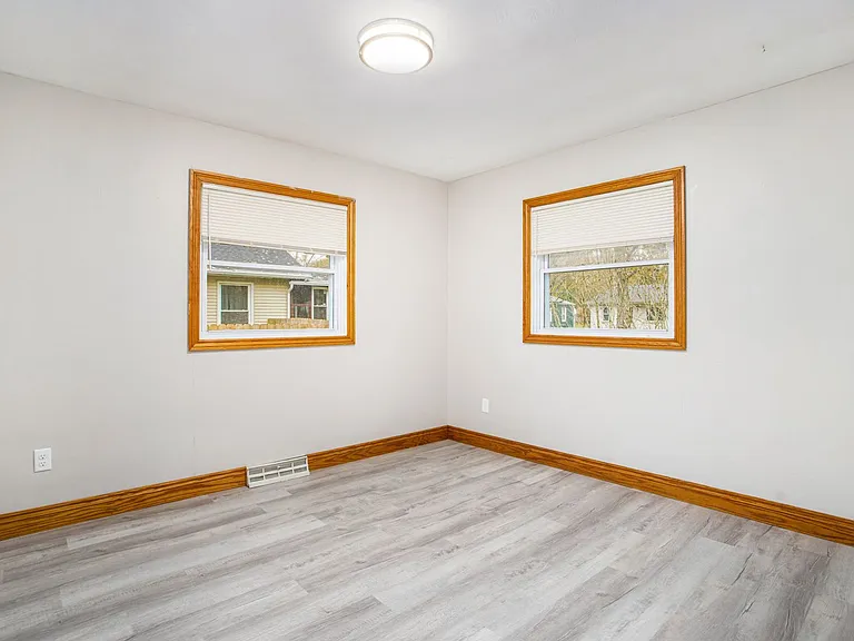 1679 Rosedale Ave — Photo 13