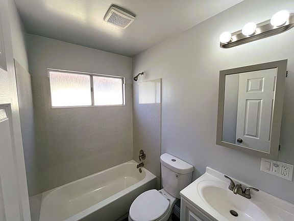 3rd image of 8656 Macarthur Blvd #20