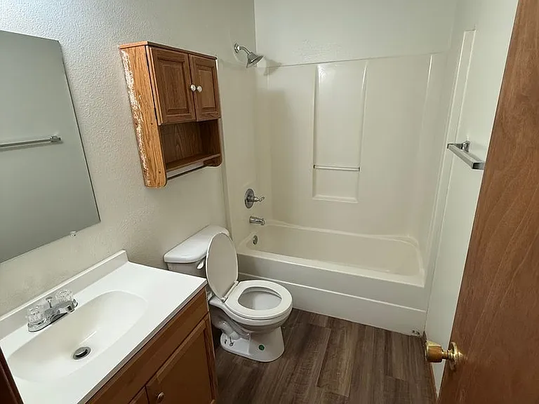 913 W 15th Ln — Photo 15