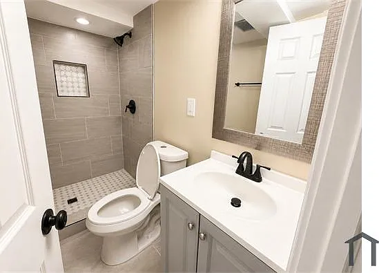528 Oklahoma Ave NE — Photo 8