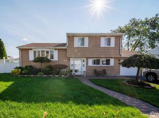 65 Dundee Ave, Iselin, NJ 08830