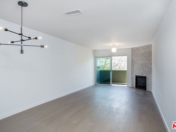 4th image of 850 2nd St APT 207