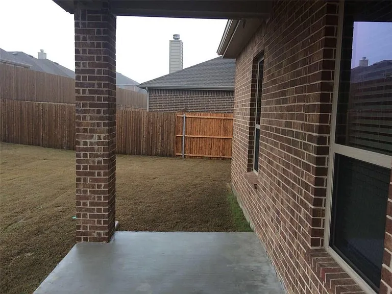312 Eden Dr — Photo 13