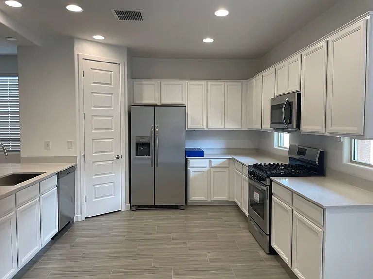 9343 W Glenrosa Ave — Photo 2