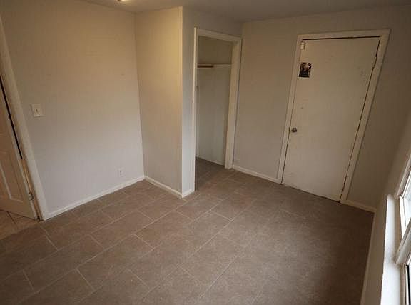 5th image of 132 N Kendall St