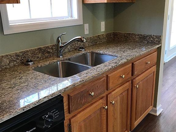 5th image of 105 Hardwood Dr