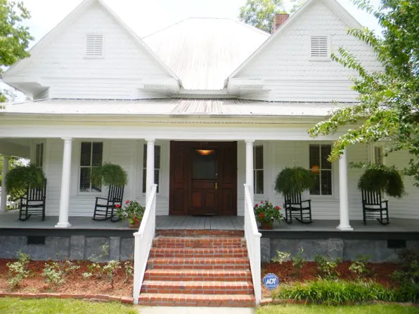 108 E Lawson St, Hahira, GA 31632