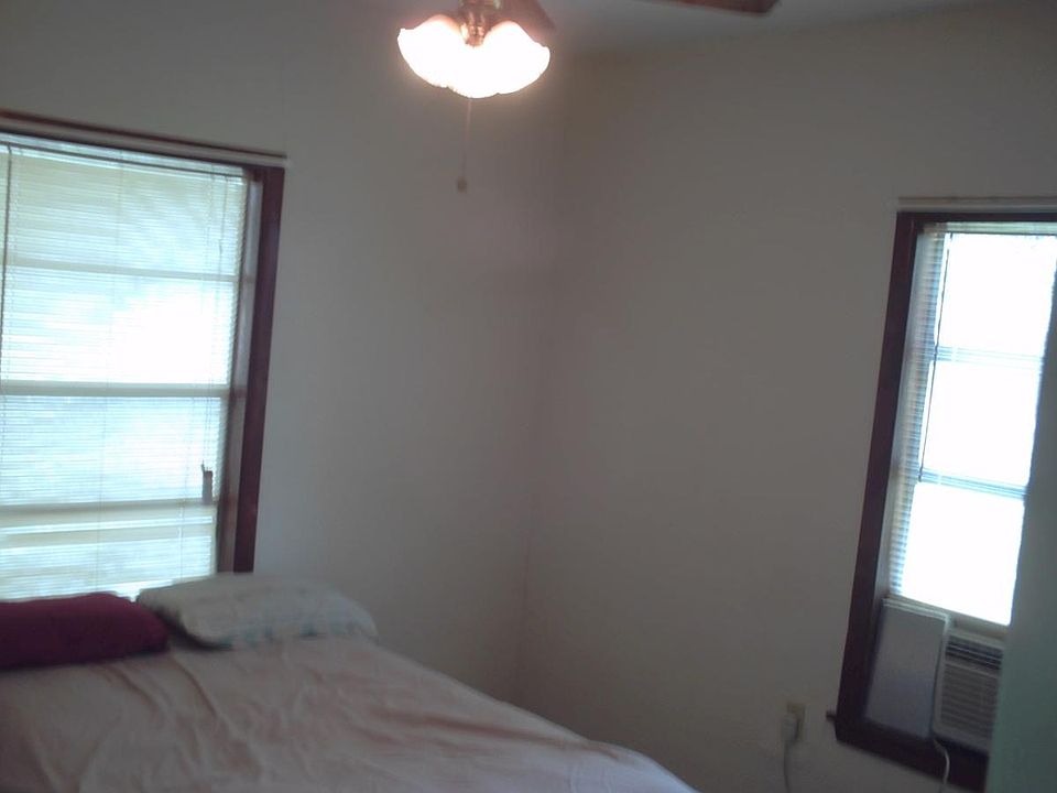 Bedroom with laminate floor