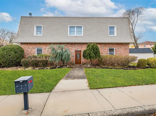 781 Deer Park Road, Dix Hills, NY 11746