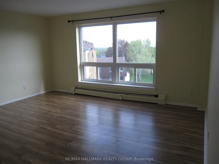 898 Elmsmere Rd #12 — Photo 2