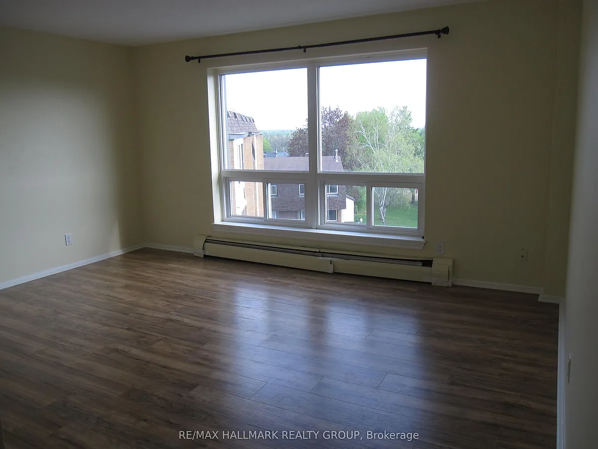 Building Photo - 898 Elmsmere Rd #12