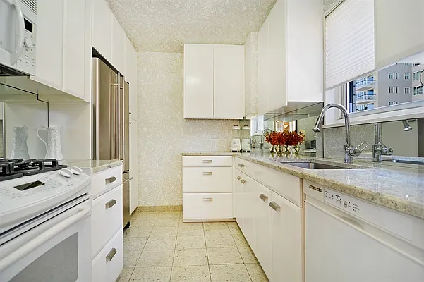 Sold by Corcoran | media 19