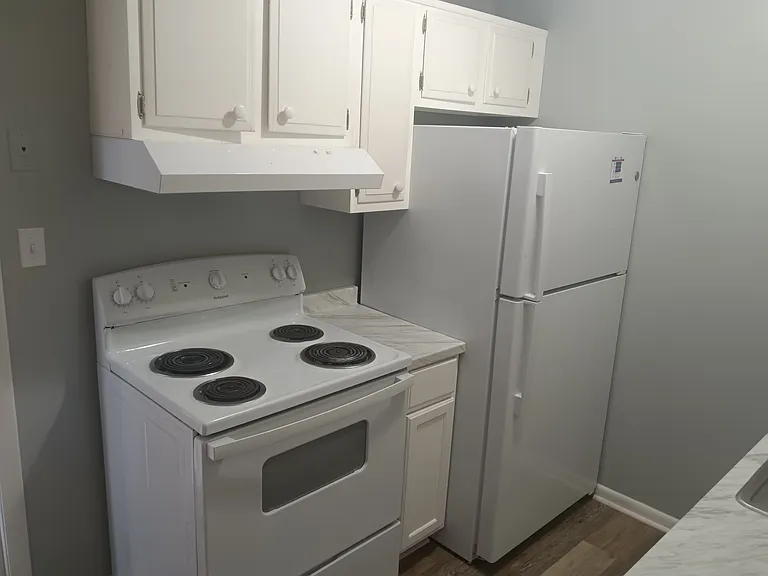 235 W Poplar St — Photo 4