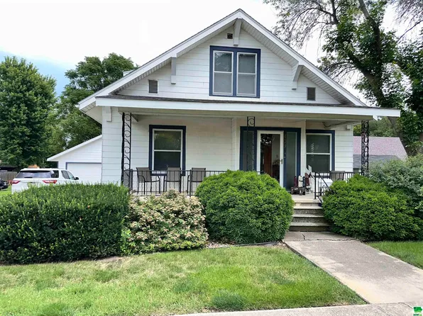 409 Albany Ave NE, Orange City, IA 51041