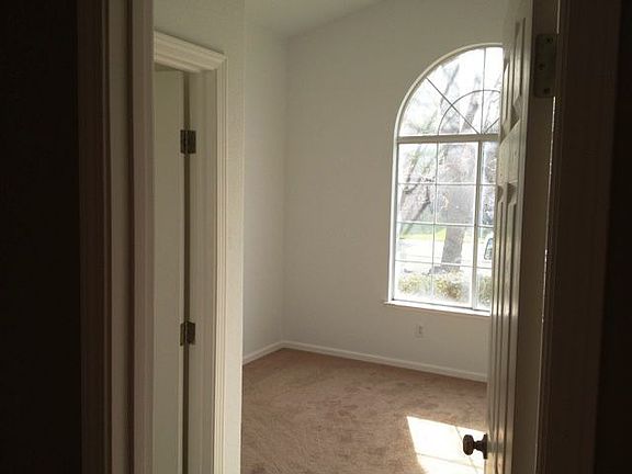 4th image of 3103 Sceptre Dr