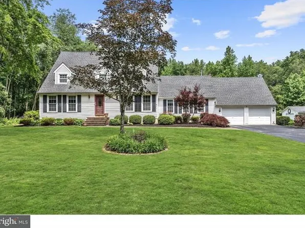 3 Deer Crest Dr, Shamong, NJ 08088