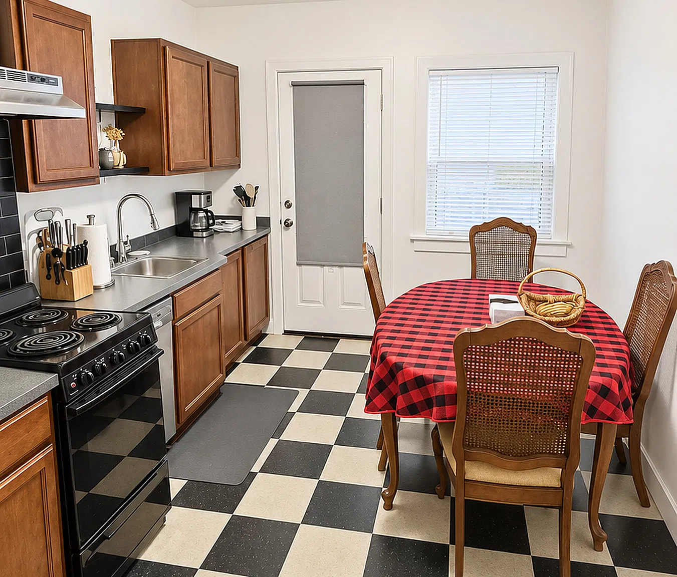 2608 E Cherry Street — Photo 4