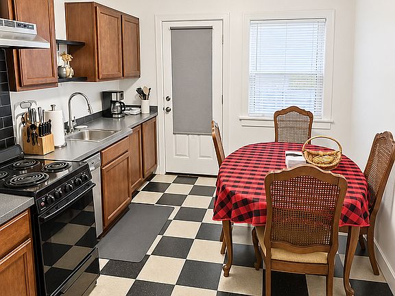 4th image of 2608 E Cherry St