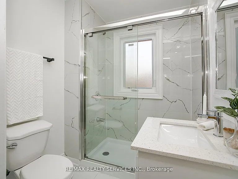 20 Somerset Ave E — Photo 25
