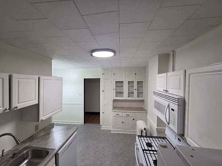 205 Michigan Ave — Photo 10