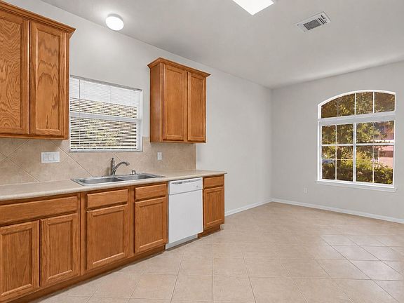 4th image of 3709 Sunset Cir