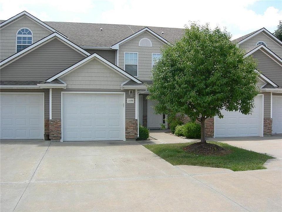 Front of home, garage included with rental.