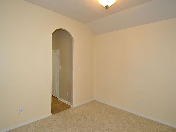 4th image of 2308 Highland Crossing Dr