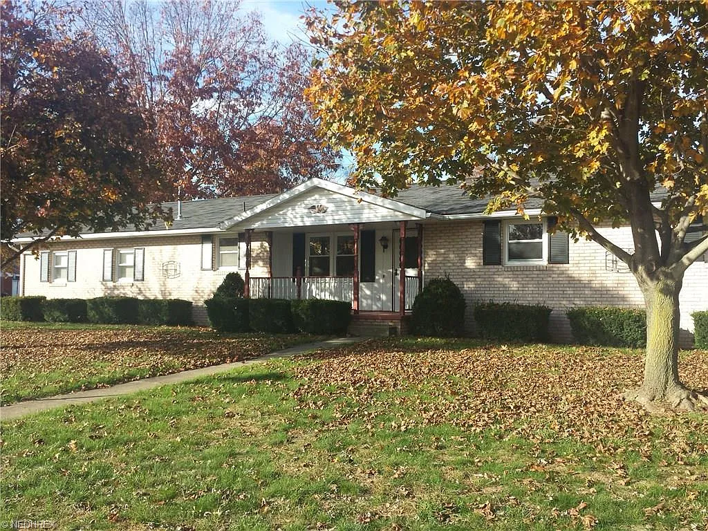 415 Prysi Pkwy SE photo 1