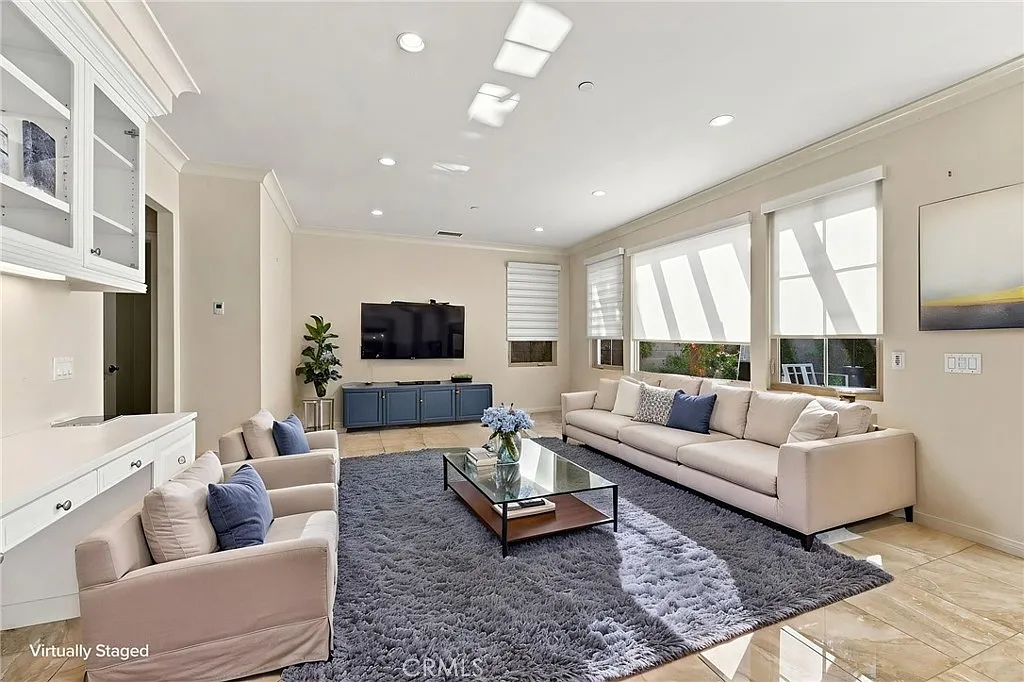 3 bed, 2.5 bath, 1868 sqft, $5,985 — Photo 3