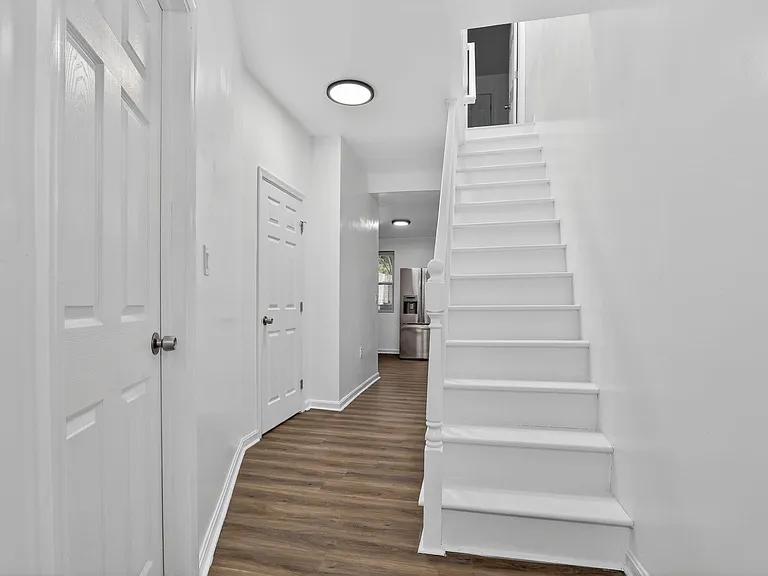 2537 Hollins St — Photo 3