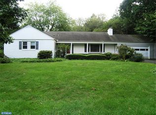 2 Tudor Ln, Yardley, PA 19067