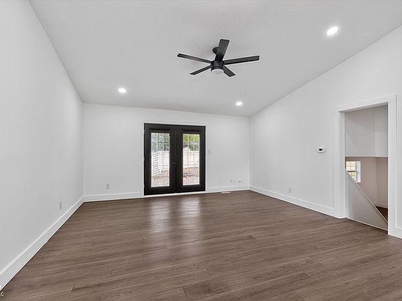 4th image of 1228 Cheshire Dr