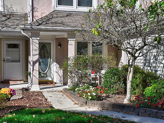 2nd image of 306 Esplanade Pl