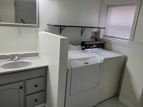 4th image of 20 Skylark Ave #2