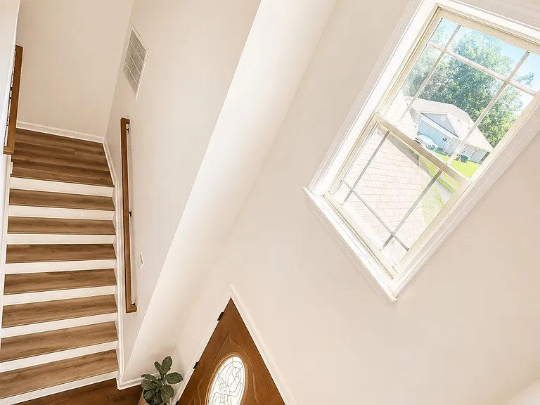 100 Bent Saddle St — Photo 10