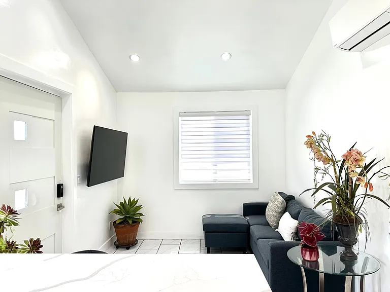 7013 Bellaire Ave — Photo 10