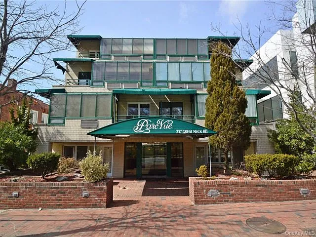 3 bed, 3.0 bath, 2026 sqft, $6,000 — Photo 1