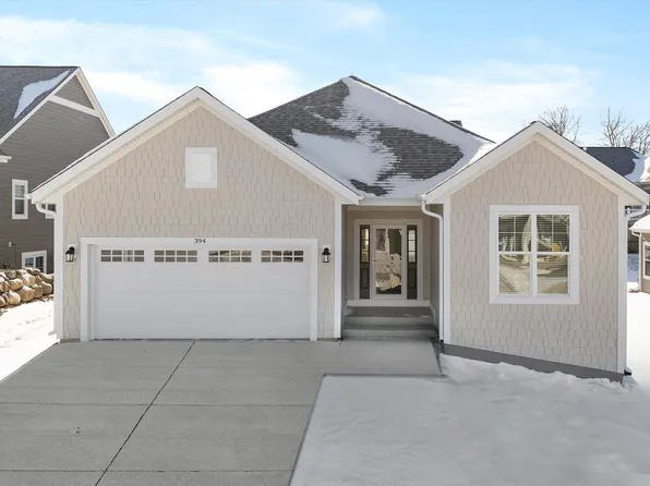 394 Sandy CIRCLE, Pewaukee, WI 53072