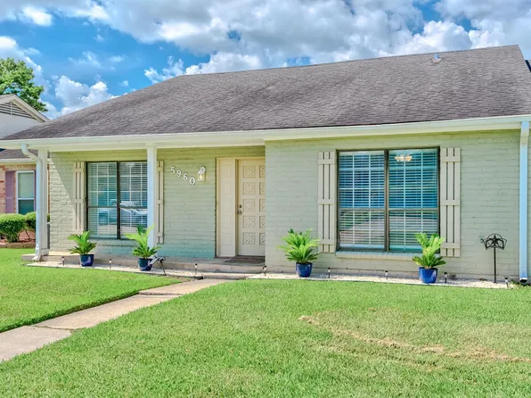 5960 Meadow Way, Beaumont, TX 77707