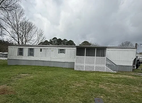 232 White Rd SE Photo 1