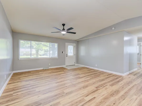 9723 Portage Dr, Saint Louis, MO 63136