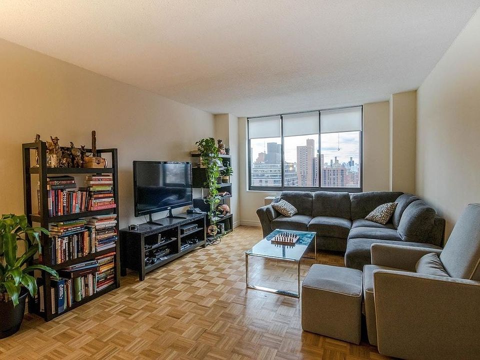 2nd image of 421 W 51st St #4K