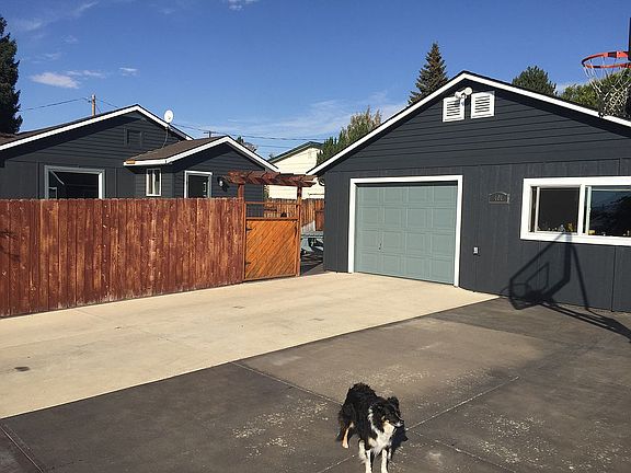 Detached garage and parking