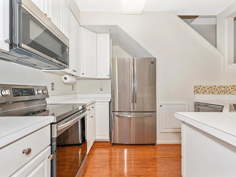 5211 Duke Ct — Photo 9