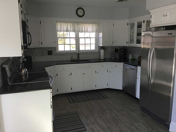 2nd image of 226 Connetquot Dr