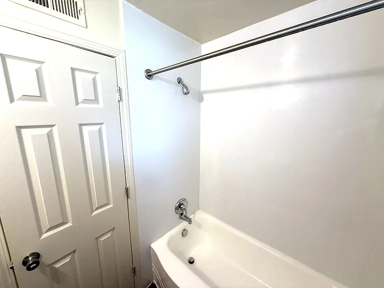 1516 Maiden Ln SW #13 — Photo 12