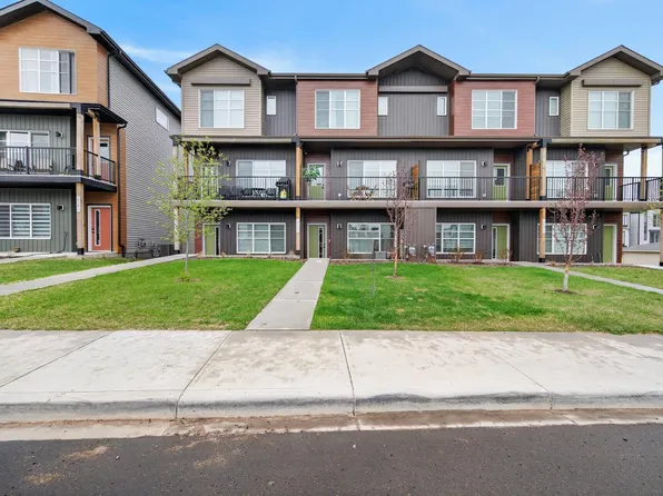 512 37th St SW, Edmonton, AB T6X 2W4