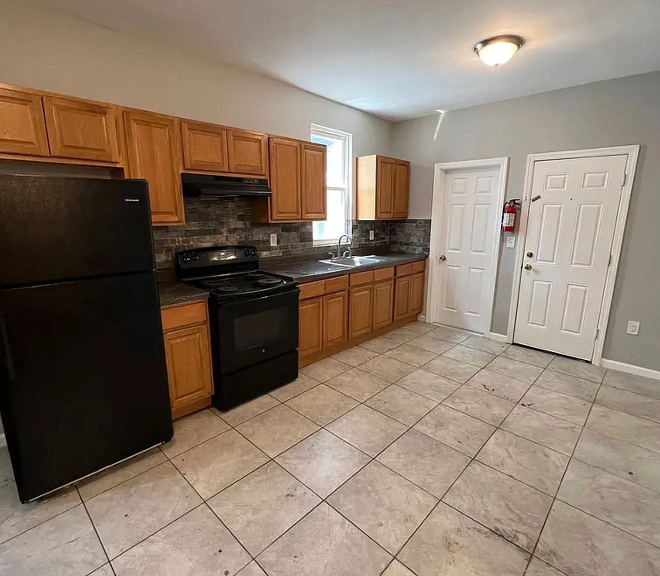 3 bed, $2,100 — Photo 1